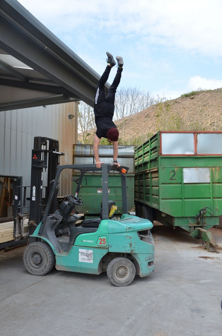 Timbersource film daring parkour (free runner)